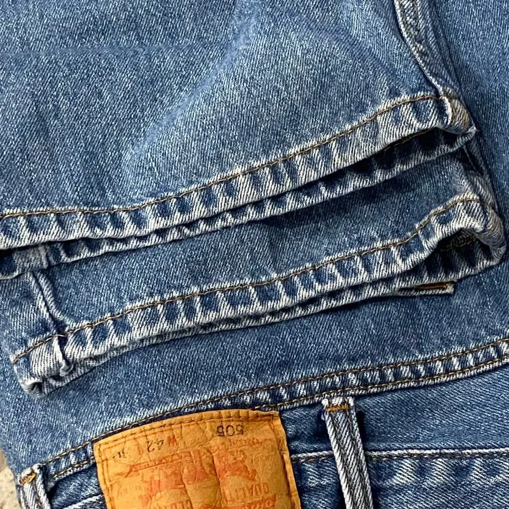Levi's 505 Men's Jeans 42 x 30 Classic Straight Leg Medium Wash Cotton Denim